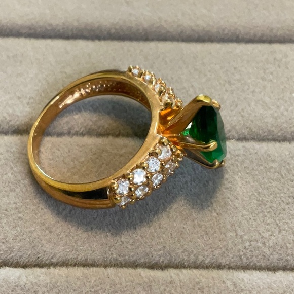 Gold plated sterling silver with marquis cut green stone - Picture 4 of 5